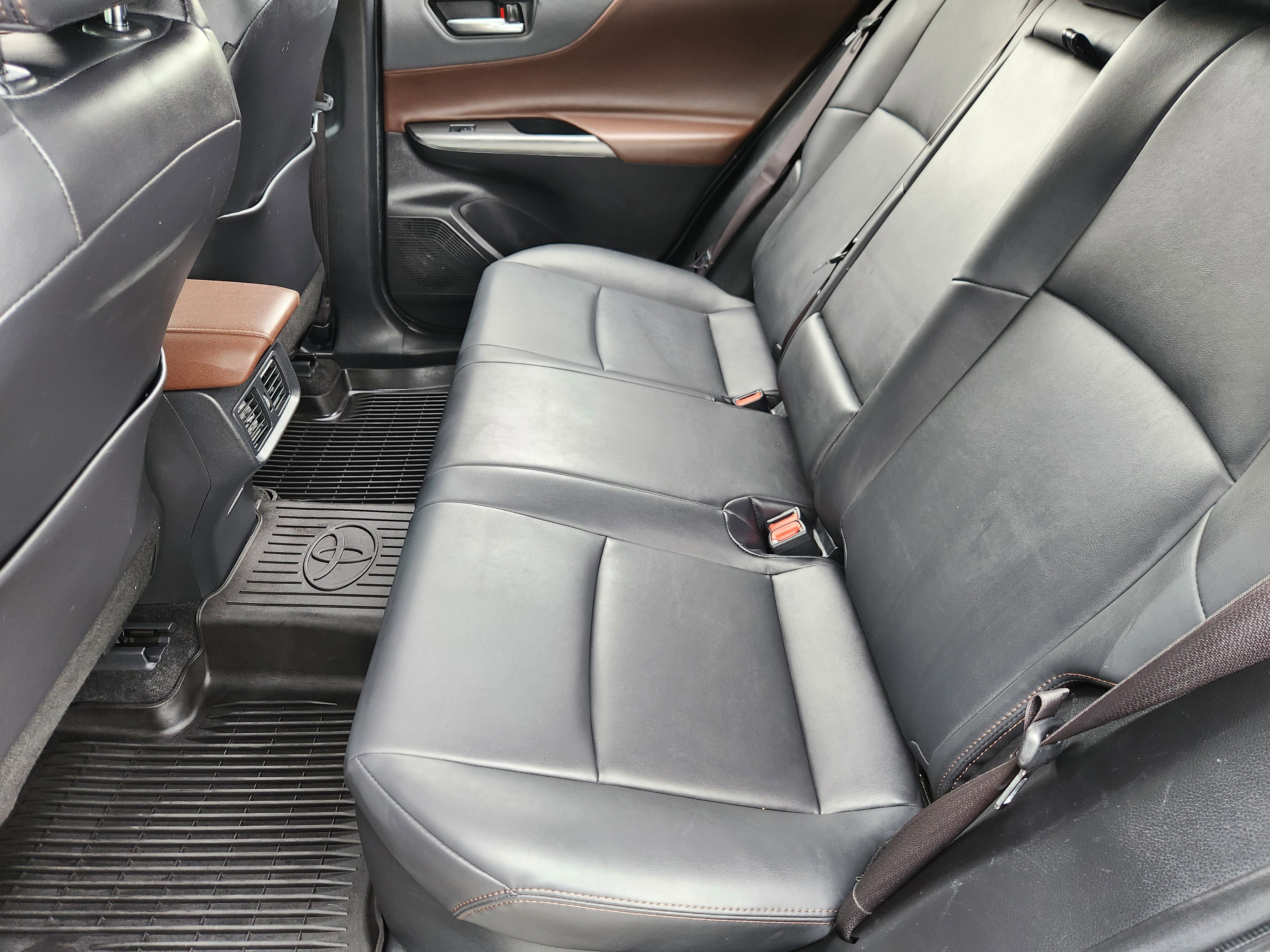 Used 2022 Toyota Venza XLE AWD/4WD image 22