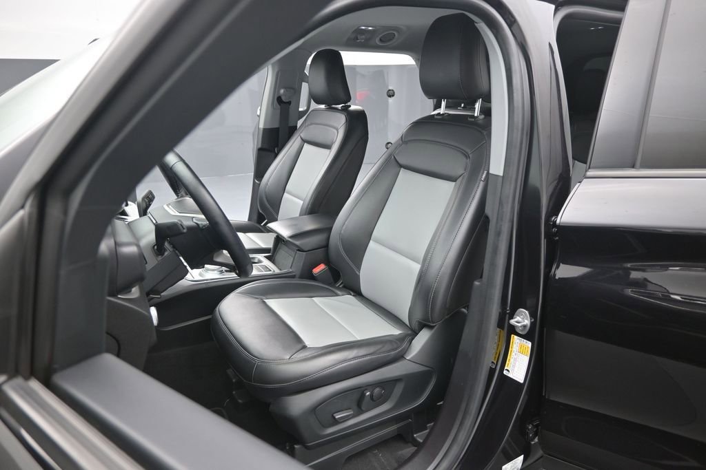 Certified 2022 Ford Explorer XLT w/ Equipment Group 202A RWD image 9