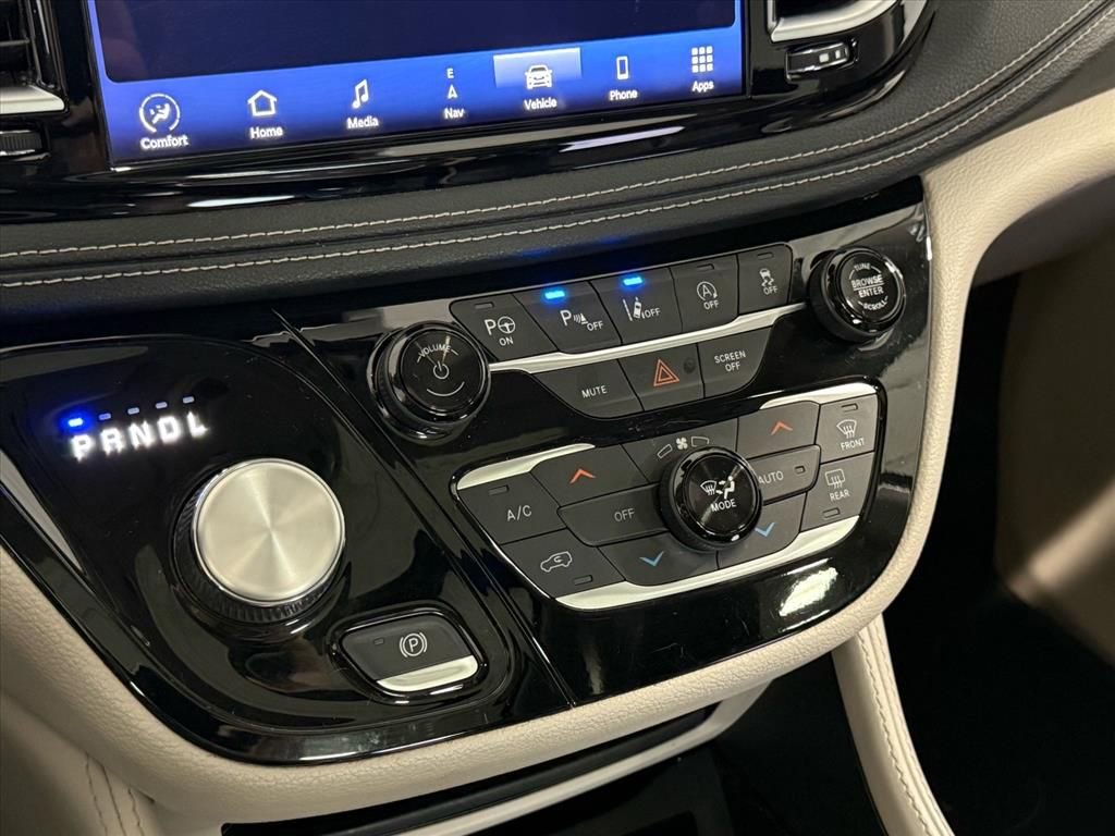 Used 2022 Chrysler Pacifica Limited image 18