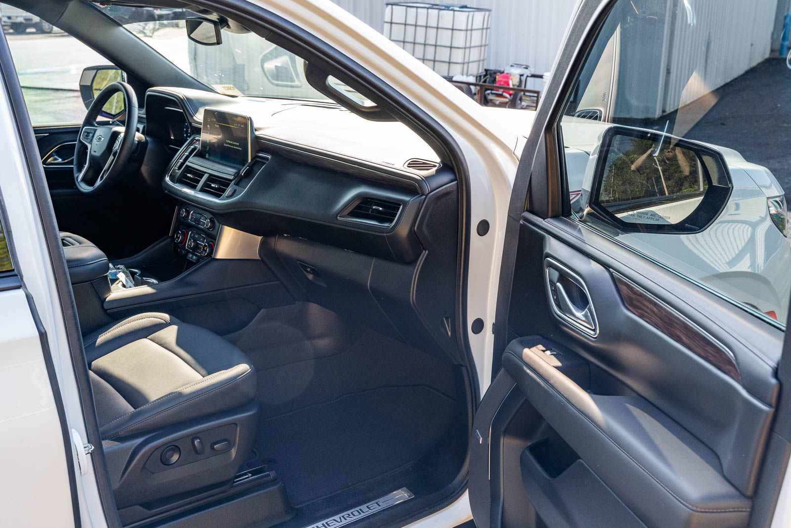 Used 2024 Chevrolet Tahoe Z71 AWD/4WD image 13