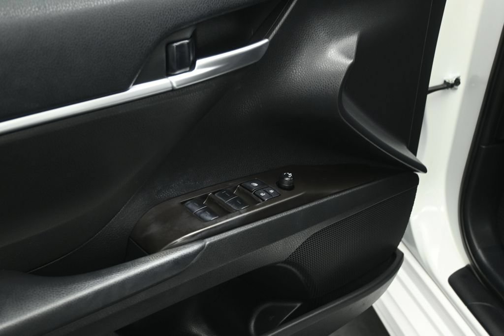 Used 2023 Toyota Camry SE FWD image 8