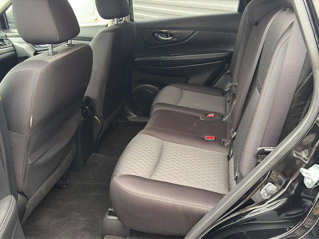 Used 2018 Nissan Rogue SV image 13