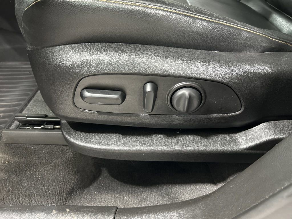 Used 2019 Chevrolet Traverse LT image 12