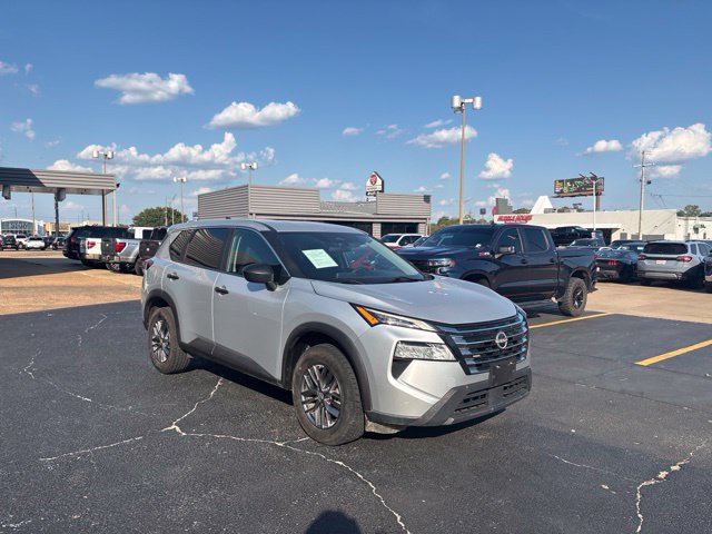 Used 2024 Nissan Rogue S AWD/4WD image 11