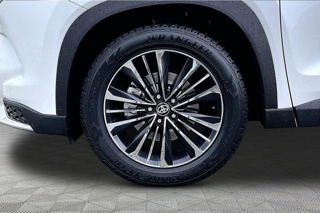 Used 2024 Toyota Grand Highlander AWD Hybrid image 9