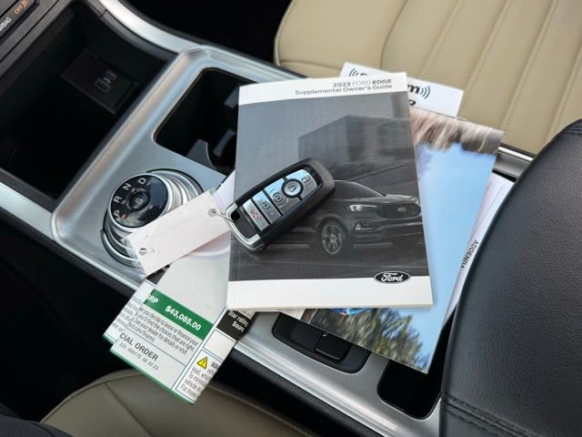 Certified 2023 Ford Edge SEL w/ Convenience Package AWD/4WD image 4