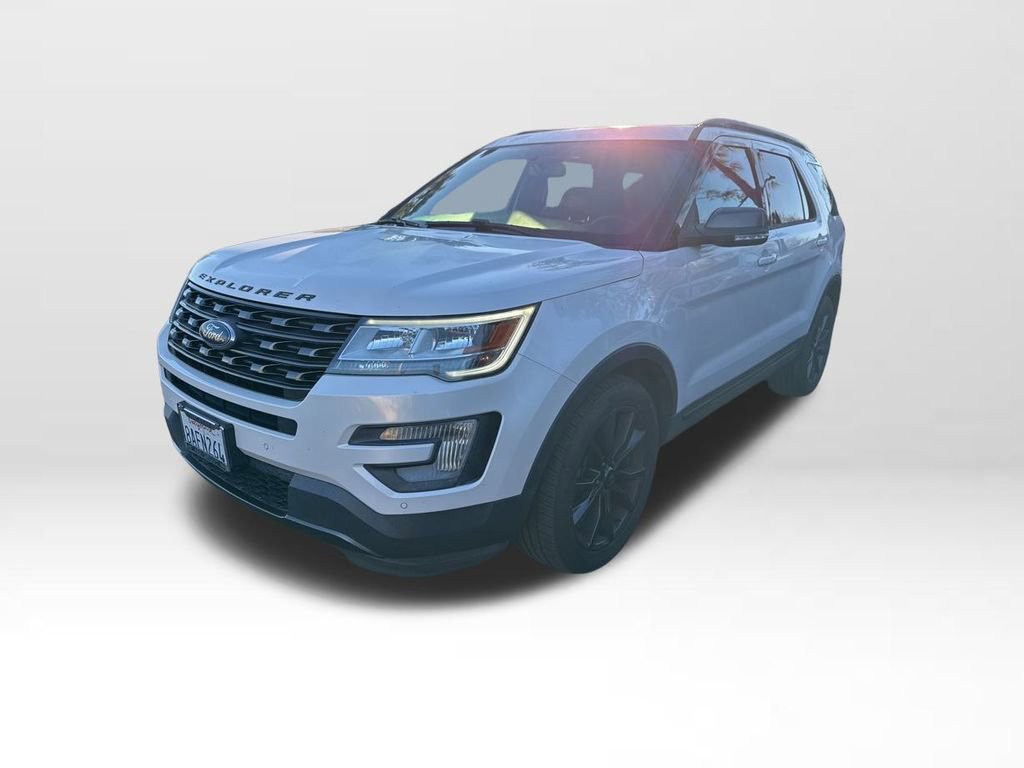 Certified 2017 Ford Explorer XLT w/ Equipment Group 202A image 17
