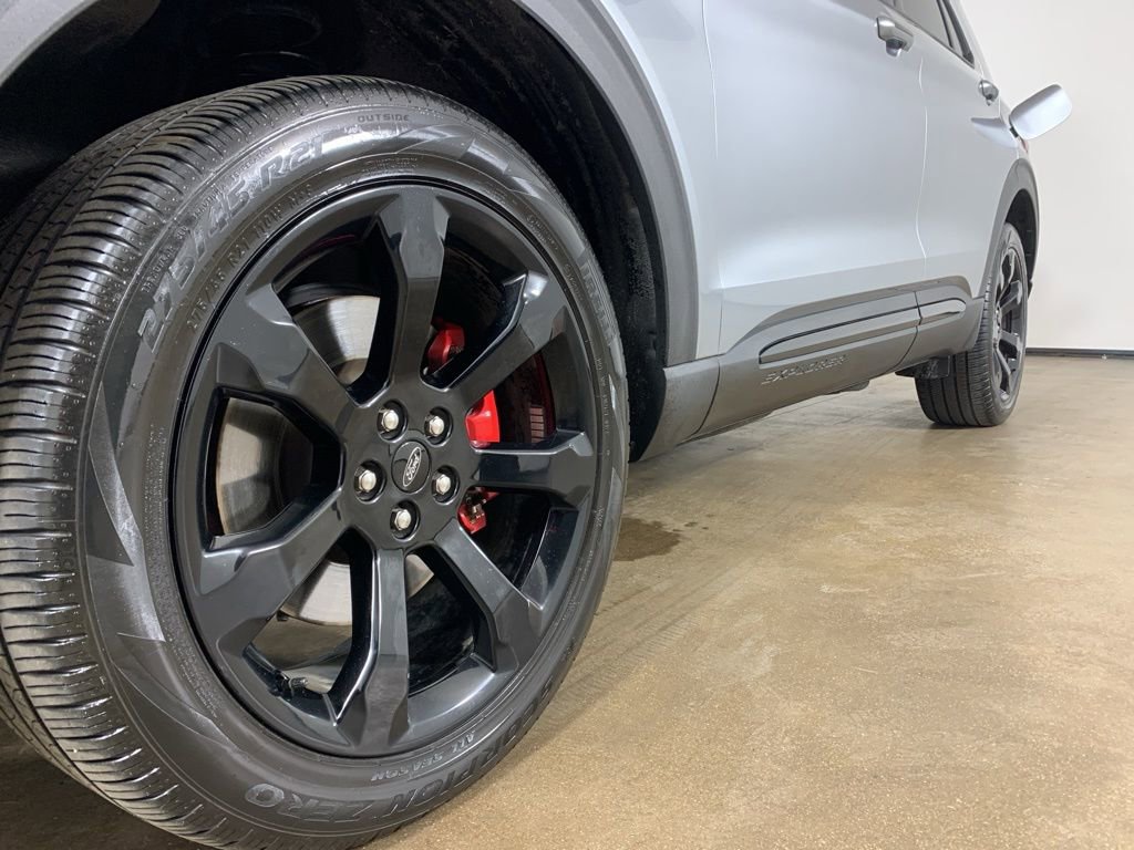 Certified 2024 Ford Explorer ST AWD/4WD image 2