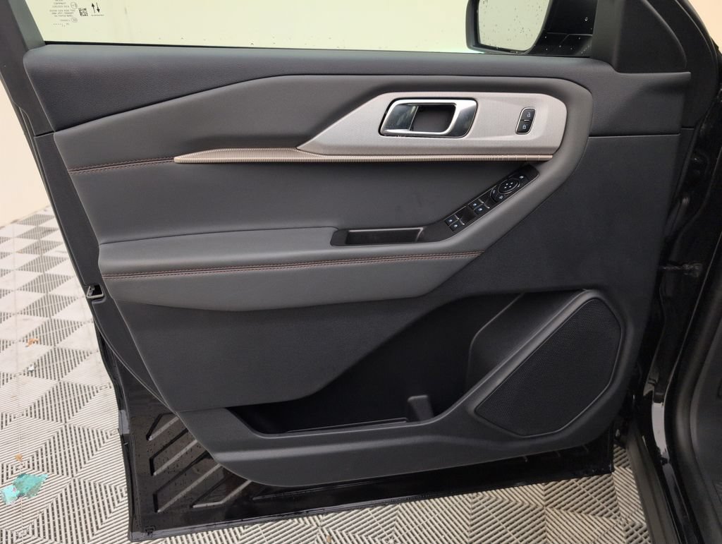 Certified 2025 Ford Explorer Active RWD image 33