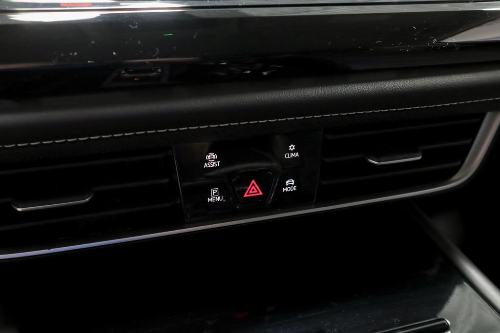 Used 2025 Volkswagen Atlas SE FWD image 33