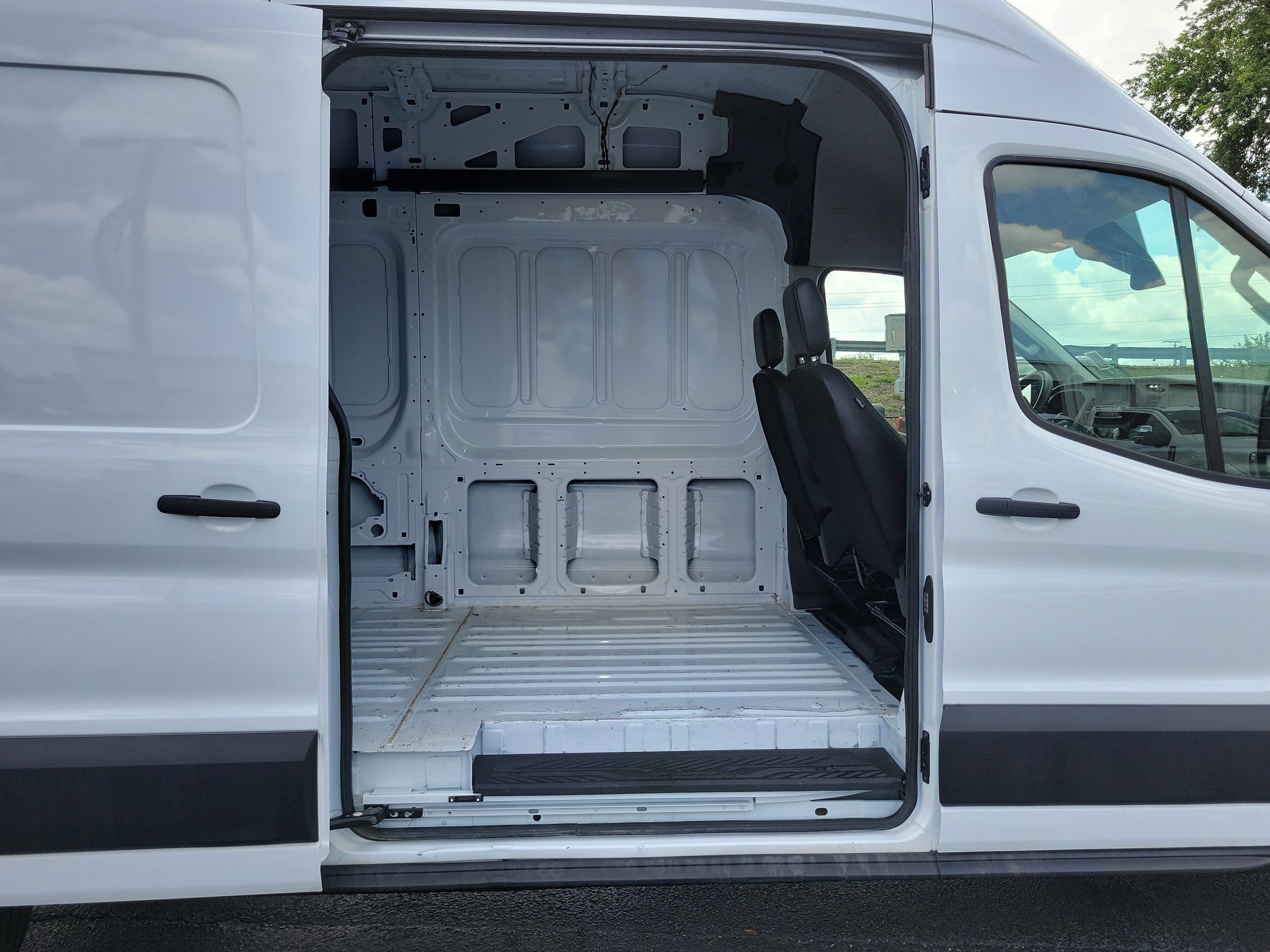 Certified 2025 Ford Transit 250 148 High Roof Extended RWD image 12
