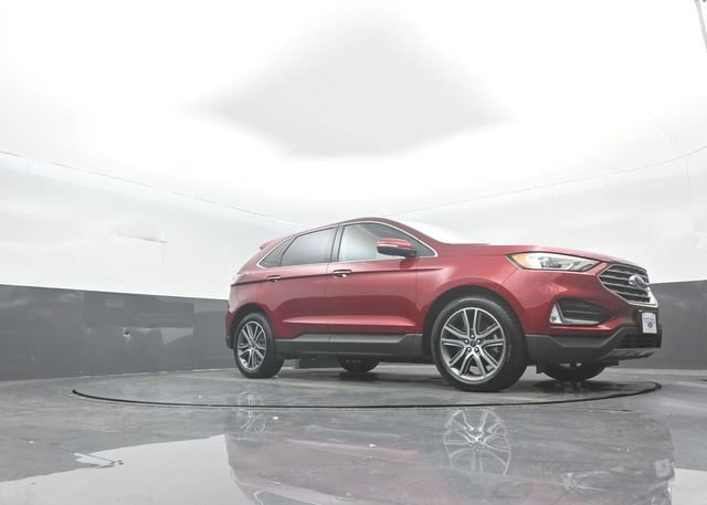 Certified 2019 Ford Edge Titanium w/ Cold Weather Package AWD/4WD image 35