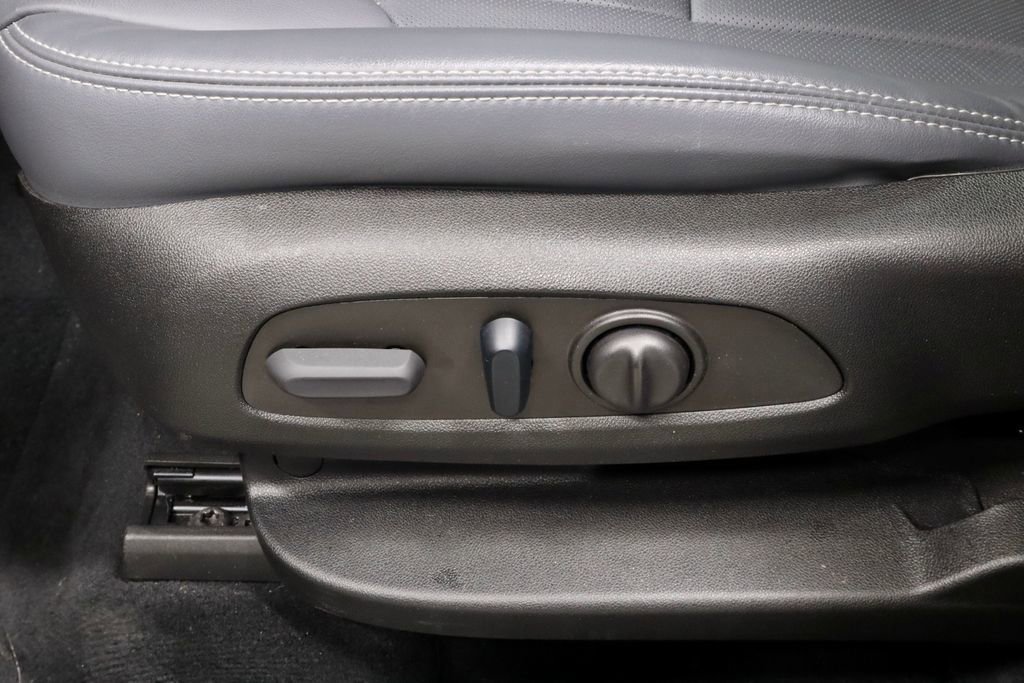 Used 2024 Buick Enclave Essence w/ Sport Touring Edition FWD image 25