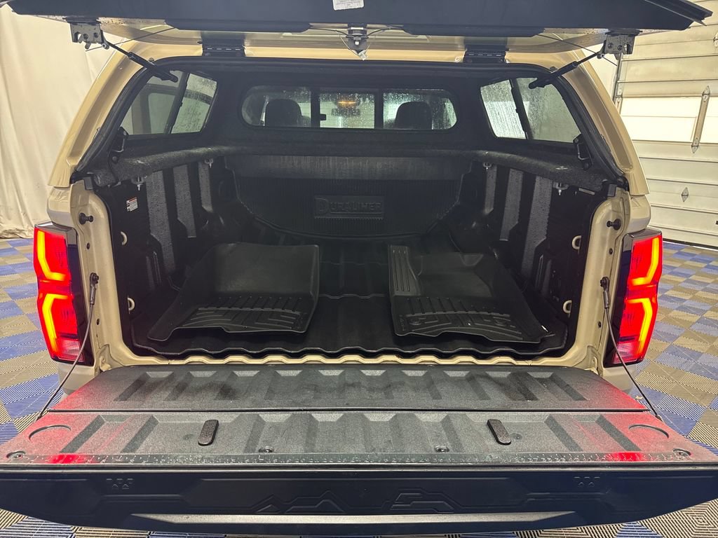 Used 2024 Chevrolet Colorado Z71 w/ Z71 Convenience Package 2 AWD/4WD image 23
