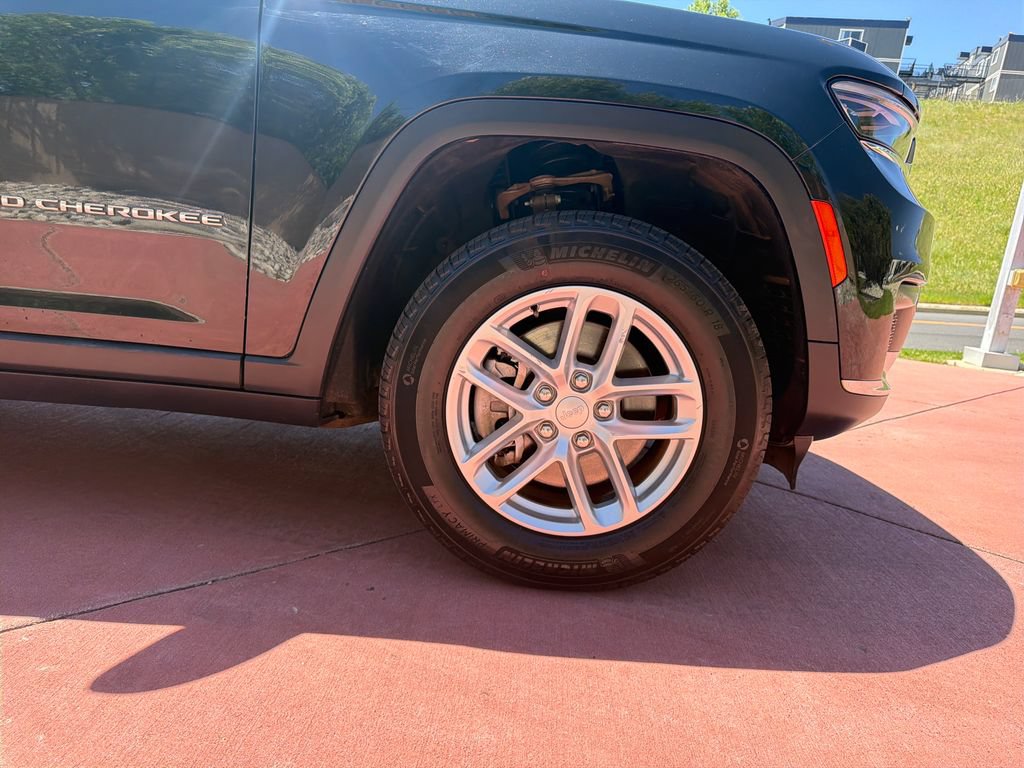Used 2023 Jeep Grand Cherokee L Laredo AWD/4WD image 39