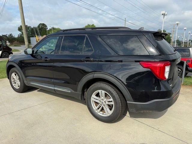 Certified 2021 Ford Explorer XLT w/ Equipment Group 202A AWD/4WD image 8