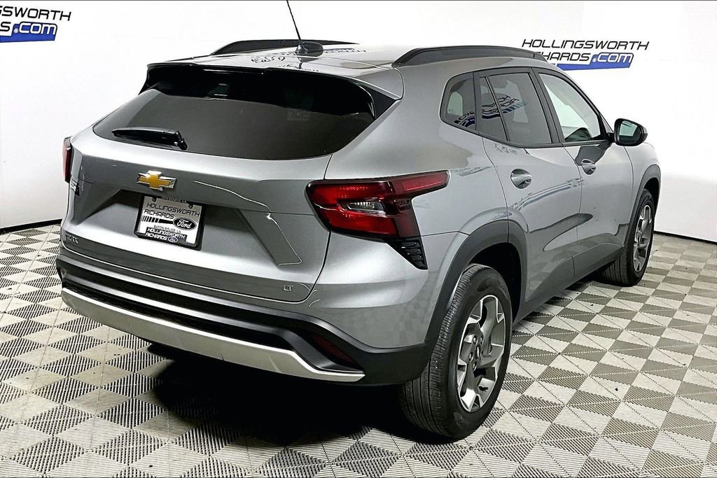 Used 2025 Chevrolet Trax LT w/ LT Convenience Package FWD image 9