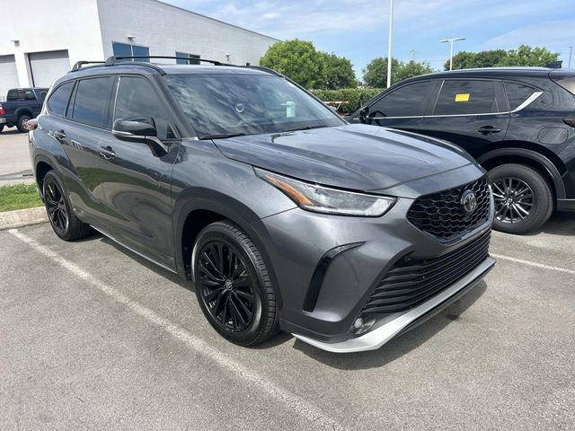 Used 2023 Toyota Highlander XSE FWD image 3