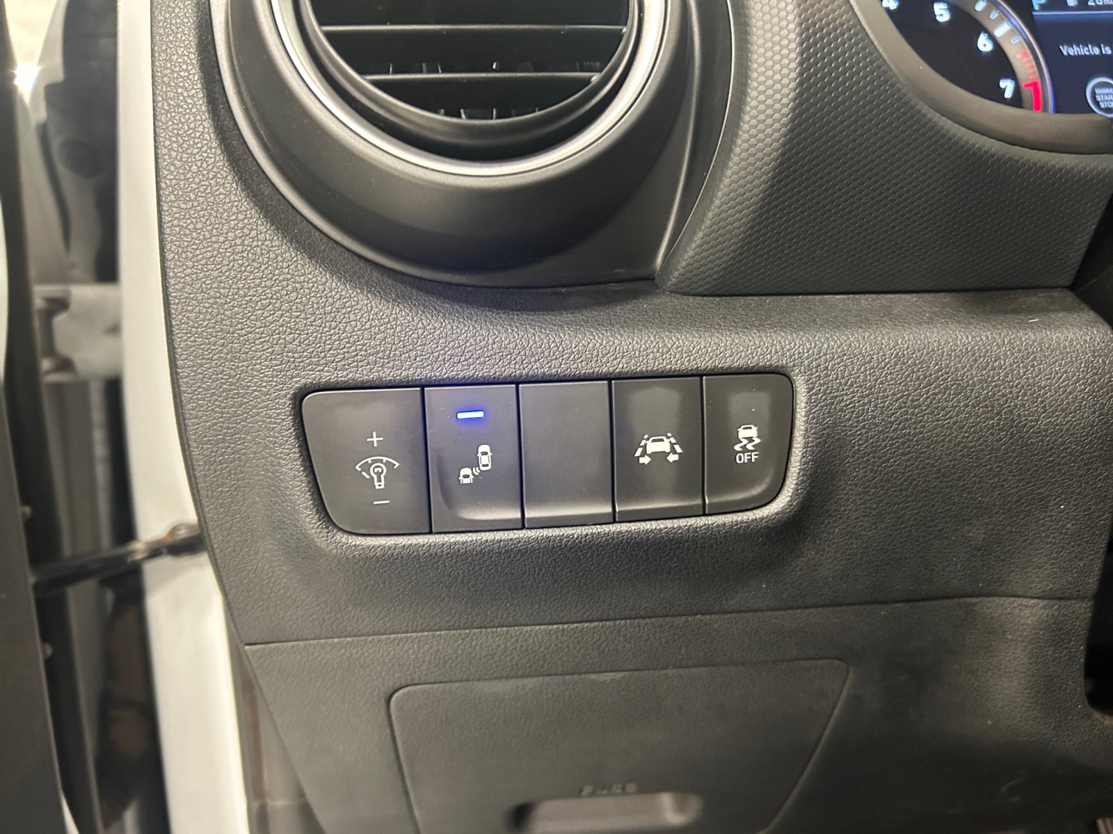 Used 2020 Hyundai Kona SEL Plus AWD/4WD image 19