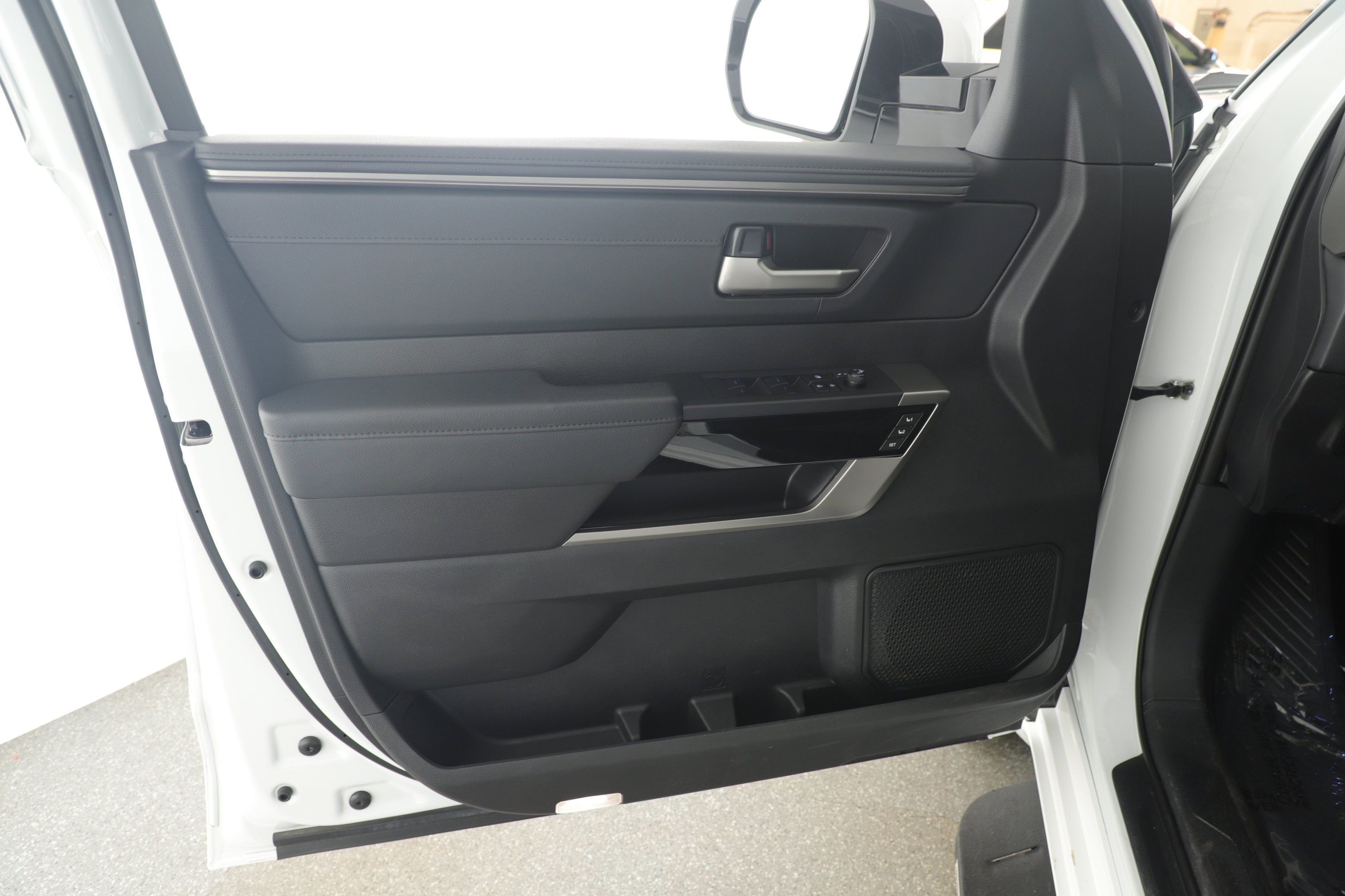 Used 2024 Toyota Tundra Limited image 8