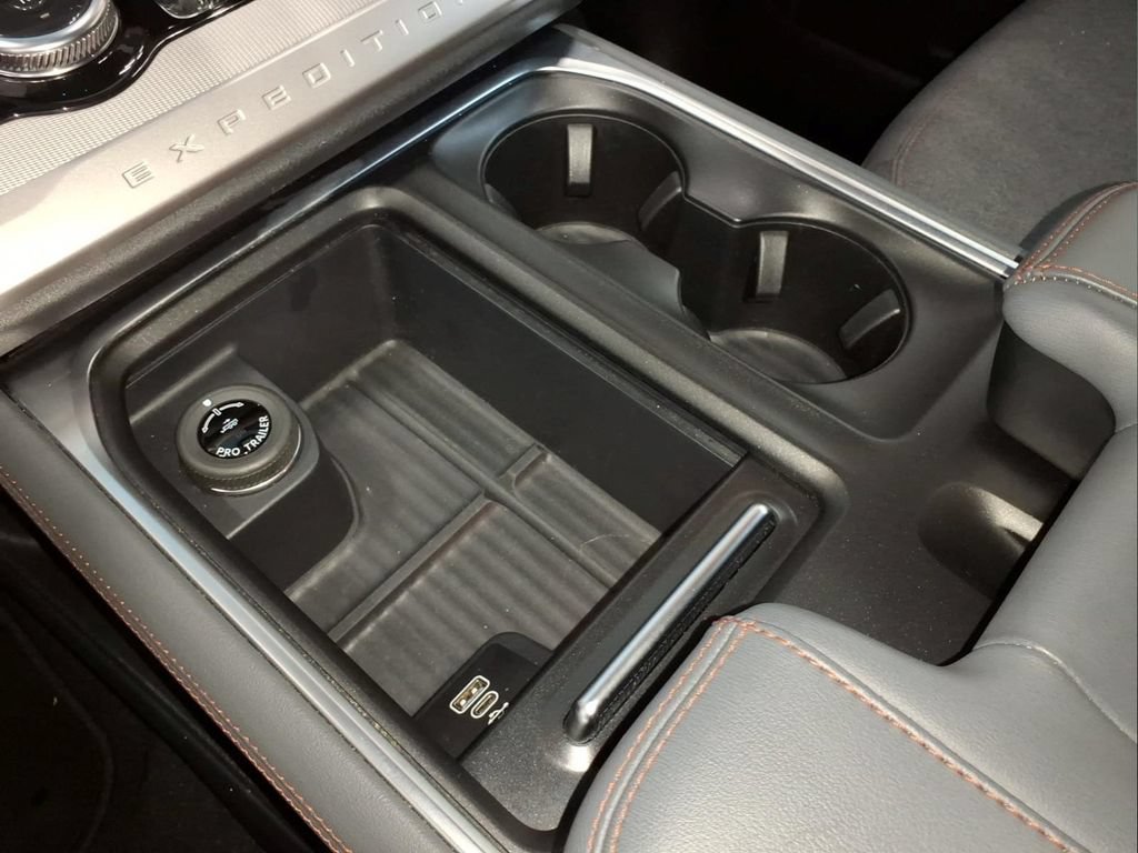 Certified 2025 Ford Expedition Active AWD/4WD image 14
