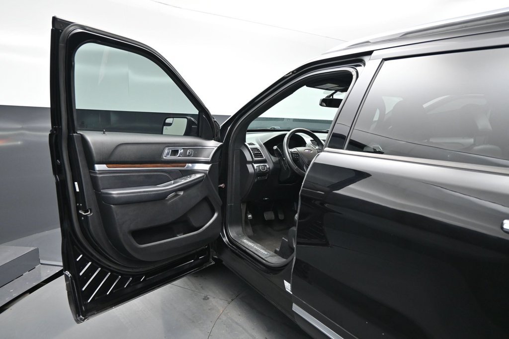 Certified 2018 Ford Explorer Limited AWD/4WD image 8