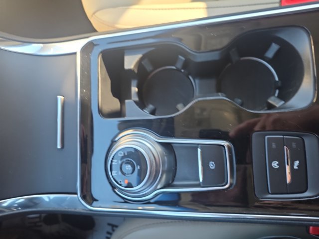 Certified 2020 Ford Edge Titanium AWD/4WD image 23