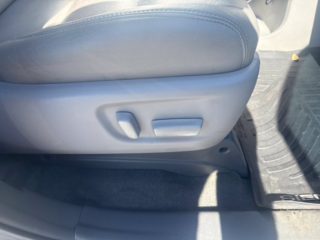 Used 2017 Toyota Sienna Limited FWD image 37