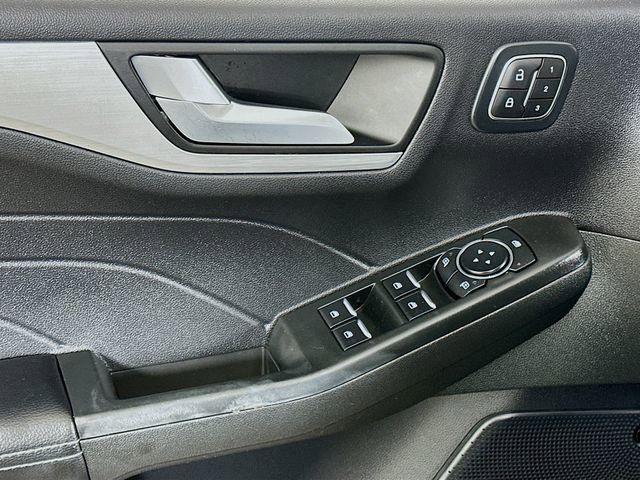 Certified 2025 Ford Escape Platinum w/ Premium Technology Package image 10
