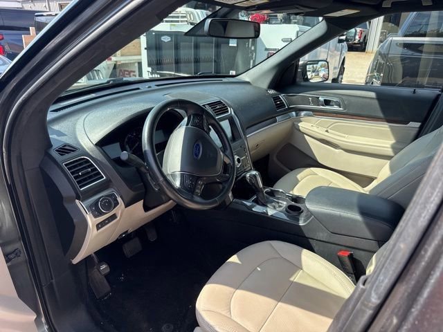 Certified 2019 Ford Explorer Limited w/ Ford Safe & Smart Package image 5