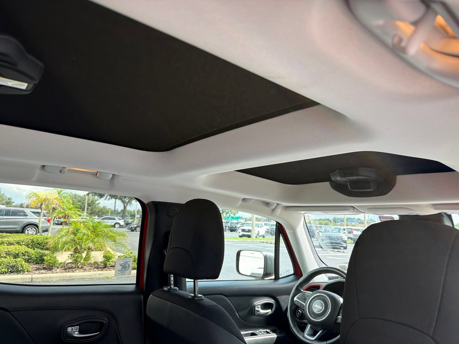 Used 2019 Jeep Renegade Trailhawk w/ UConnect 8.4 Nav Group AWD/4WD image 9