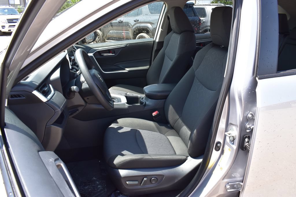 Used 2025 Toyota RAV4 XLE w/ Convenience Package AWD/4WD image 6
