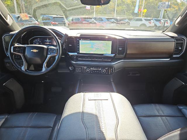 Used 2024 Chevrolet Silverado 2500 High Country w/ High Country Premium Package AWD/4WD image 2