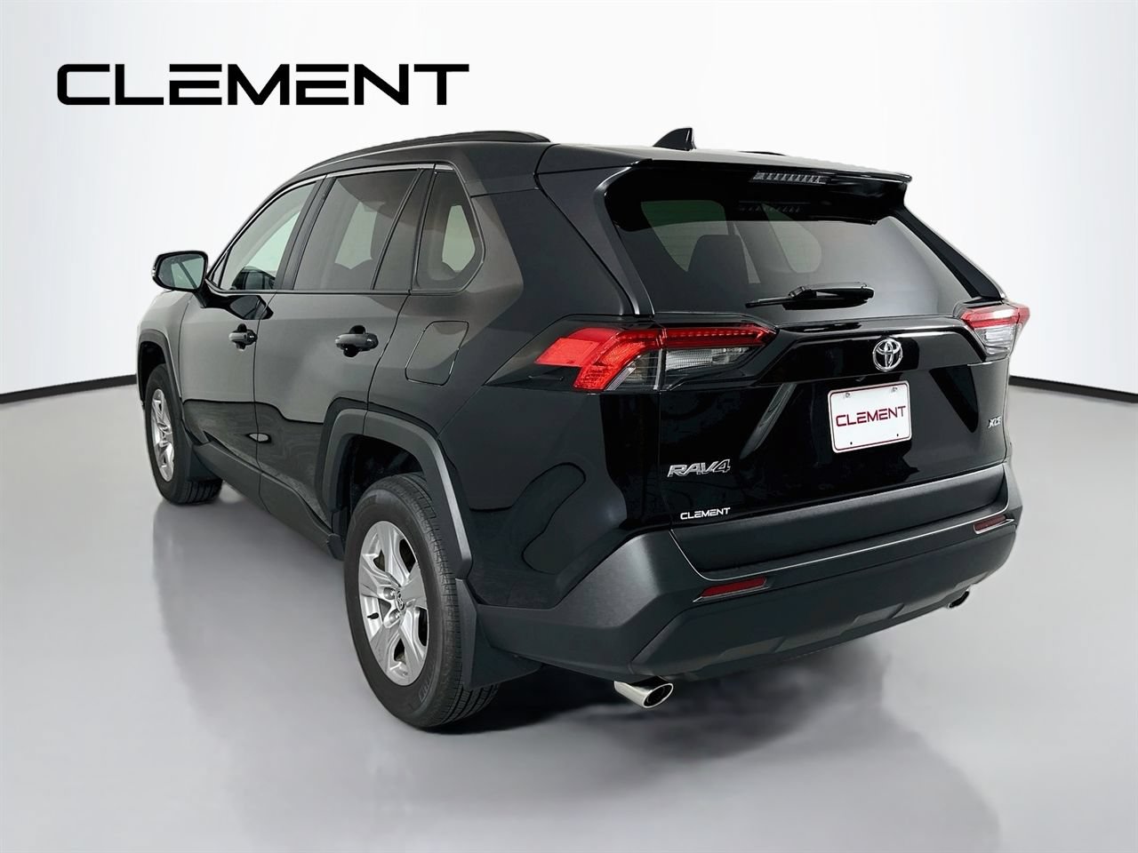 Used 2025 Toyota RAV4 XLE w/ Convenience Package FWD image 10