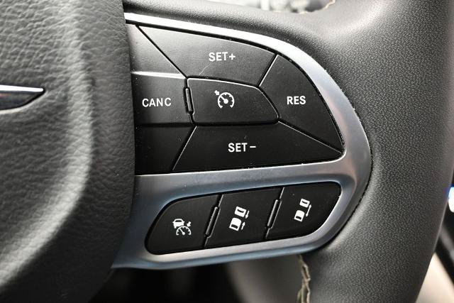 Used 2024 Chrysler Pacifica Touring-L FWD image 23