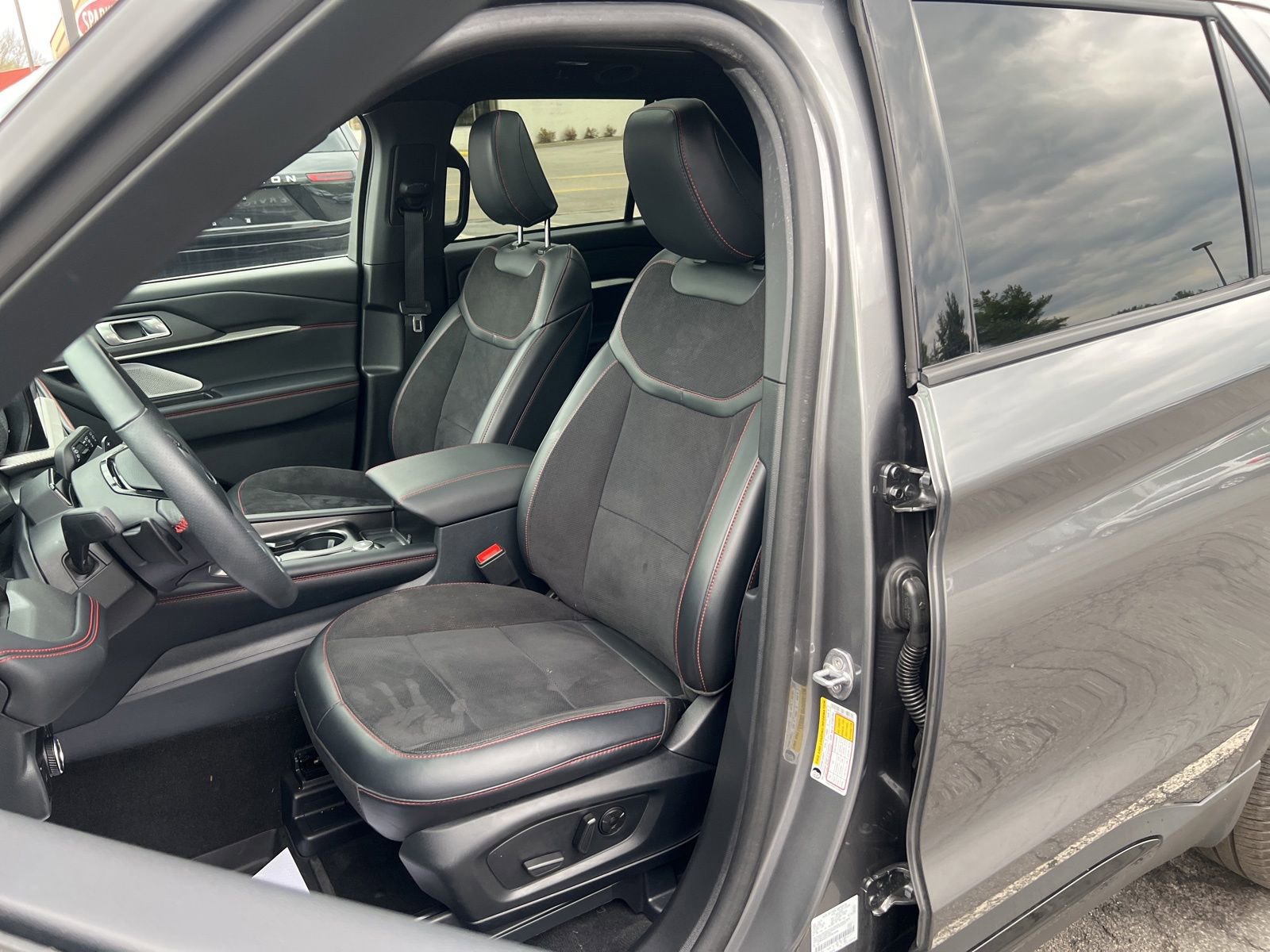 Certified 2025 Ford Explorer ST w/ Sun And Sound Package AWD/4WD image 28