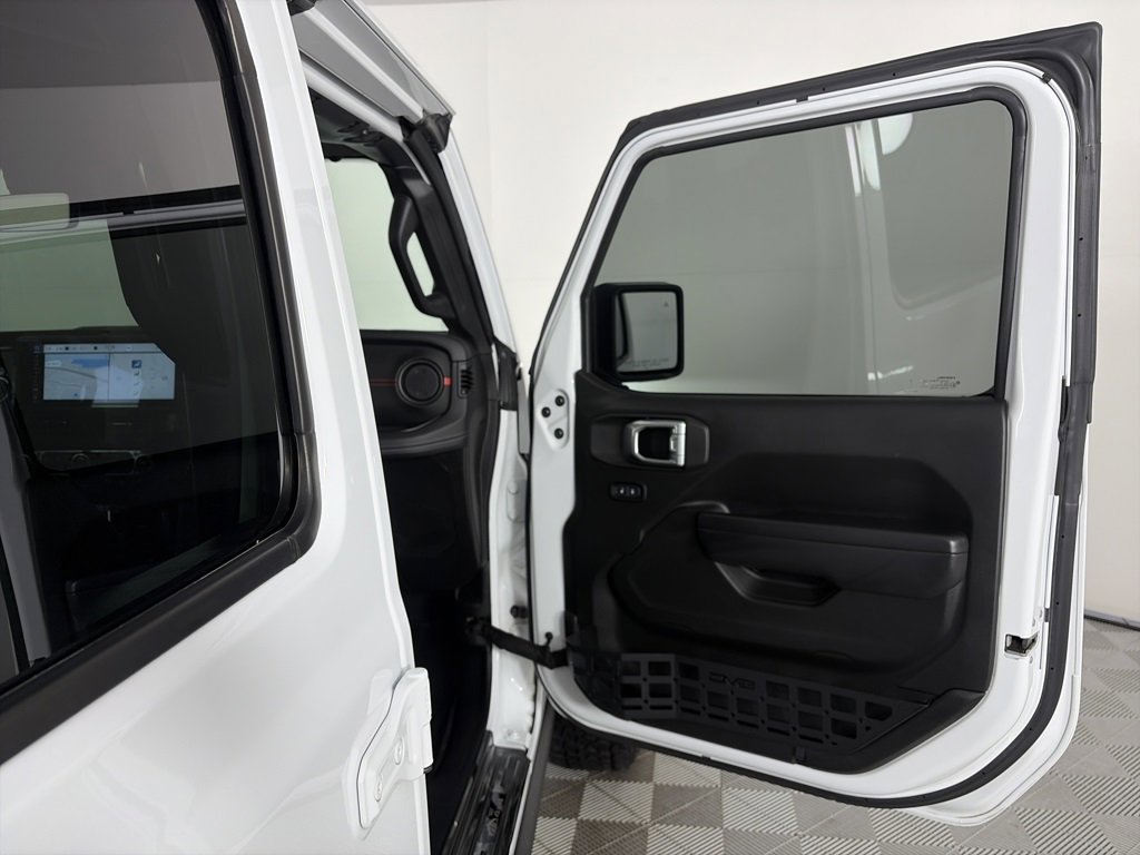 Used 2024 Jeep Wrangler Unlimited Rubicon w/ Technology Group image 32