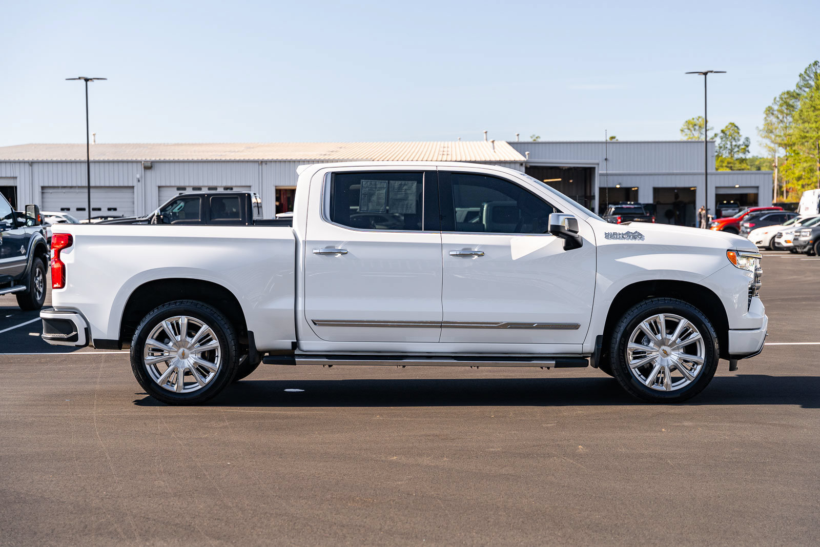 Used 2023 Chevrolet Silverado 1500 High Country w/ Technology Package AWD/4WD image 8