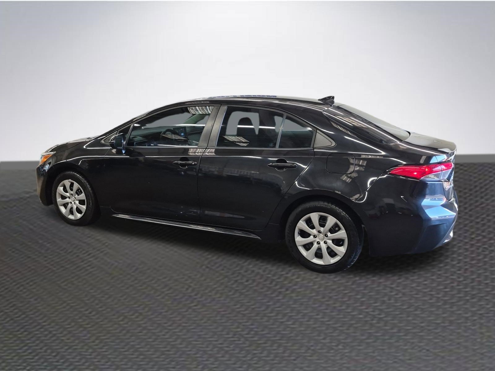 Used 2021 Toyota Corolla LE FWD image 5