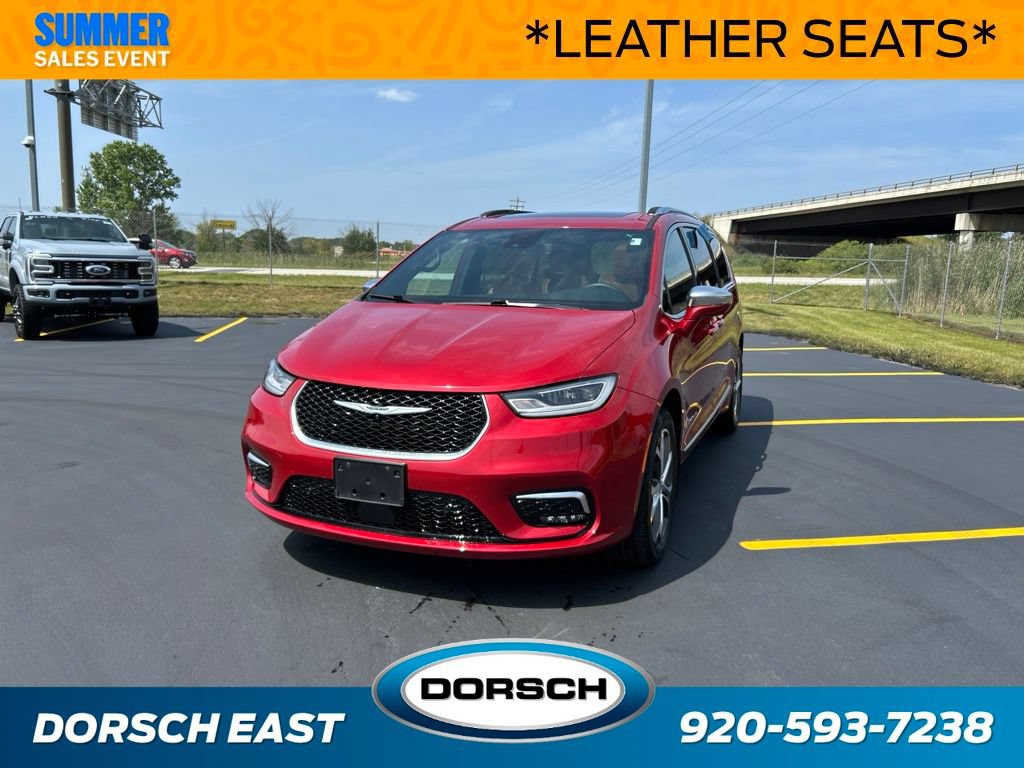 Used 2024 Chrysler Pacifica Pinnacle w/ Trailer Tow Group AWD/4WD image 1