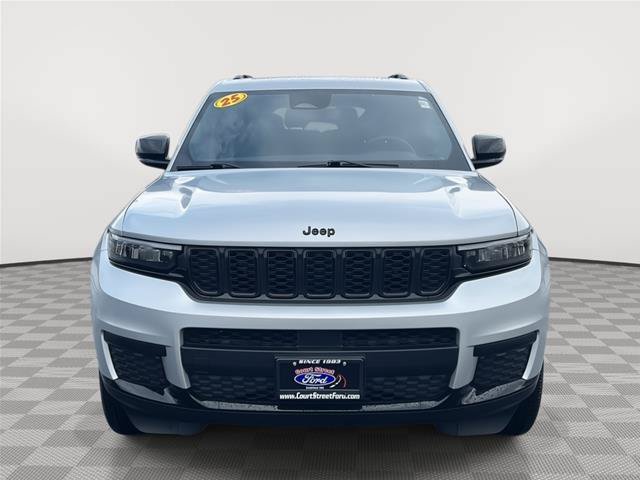 Used 2025 Jeep Grand Cherokee L Altitude AWD/4WD image 2