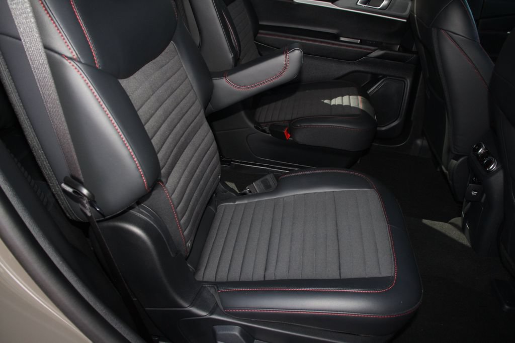 Certified 2026 Ford Explorer ST-Line w/ ST-Line Street Pack RWD image 25