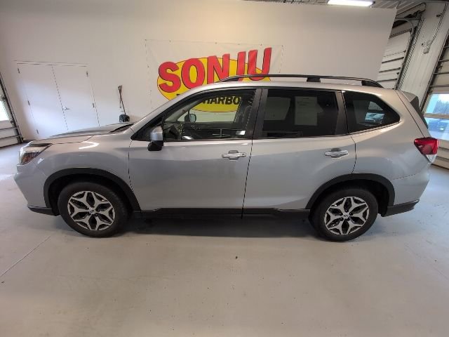 Used 2019 Subaru Forester Premium AWD/4WD image 2