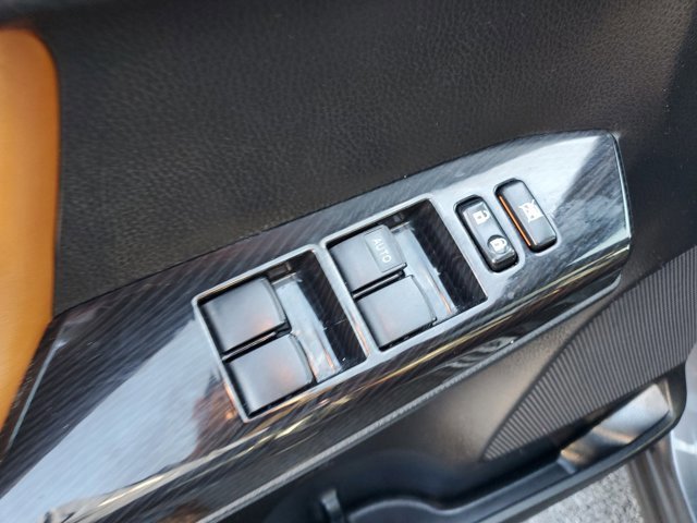 Used 2018 Toyota RAV4 SE image 18