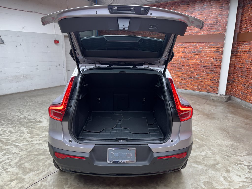 Used 2026 Volvo XC40 B5 Plus AWD/4WD image 27