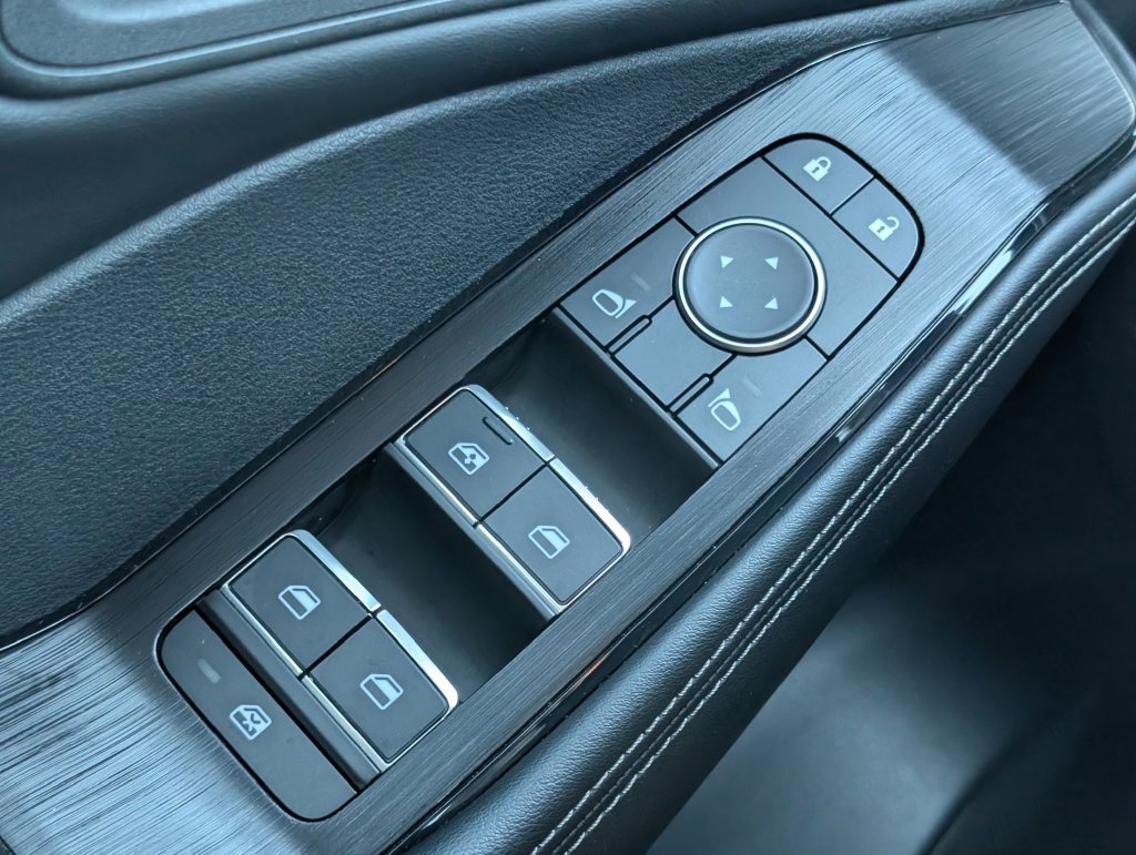 Used 2024 Nissan Rogue SL AWD/4WD image 13