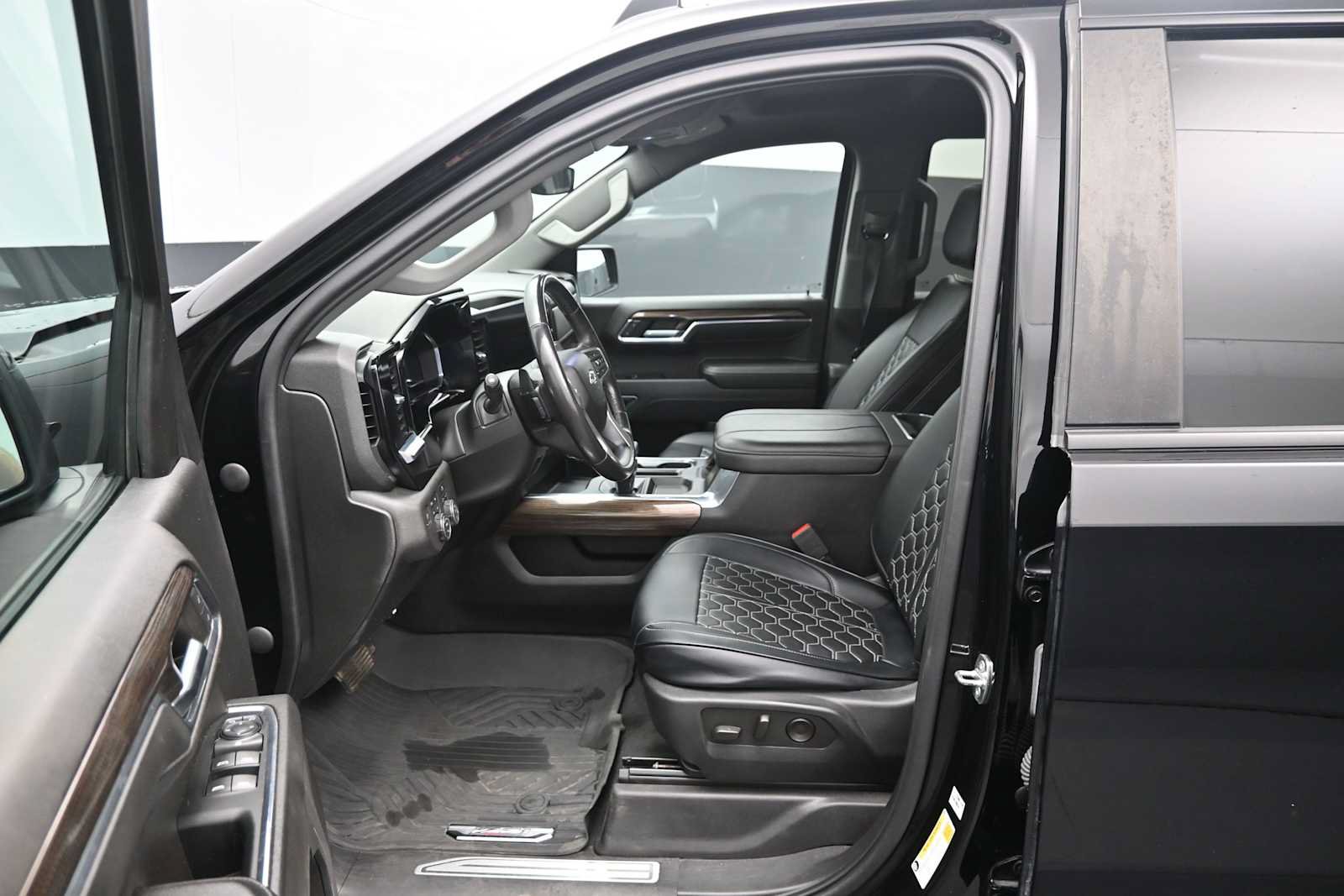 Used 2023 Chevrolet Silverado 1500 RST AWD/4WD image 28
