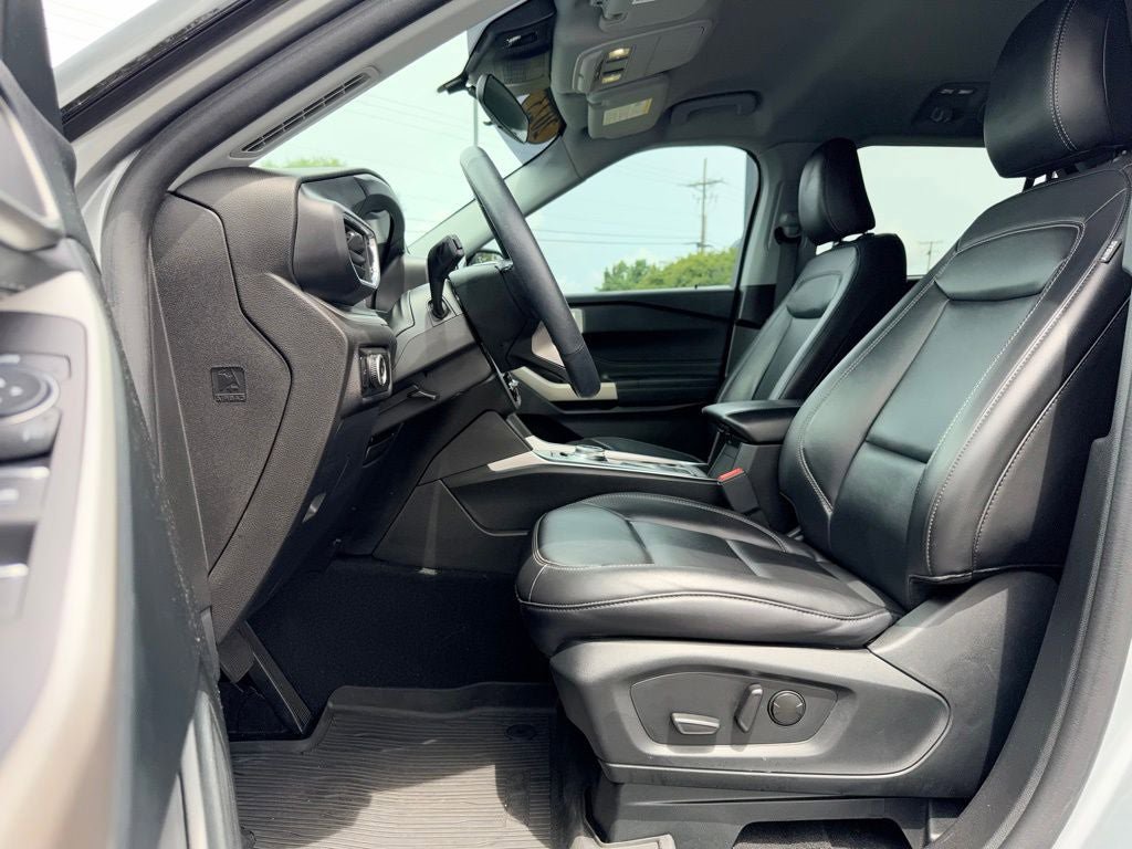 Certified 2023 Ford Explorer XLT w/ Equipment Group 202A RWD image 23