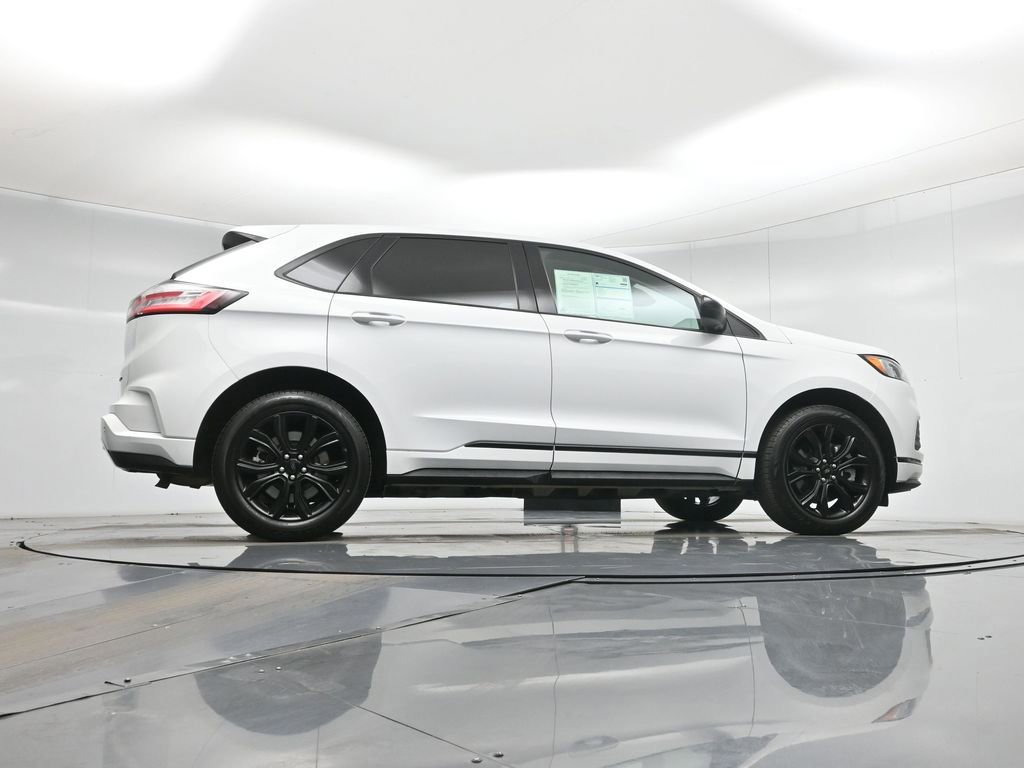 Certified 2023 Ford Edge SE w/ Black Appearance Package image 12