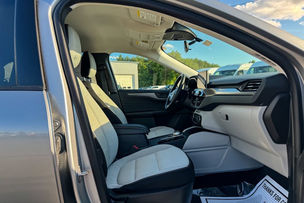 Certified 2023 Ford Escape Active AWD/4WD image 10